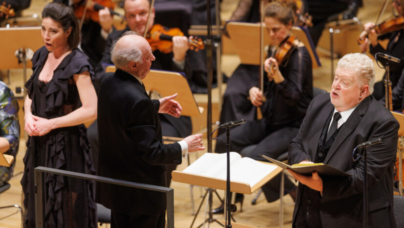 Dresdner Philharmonie and Marek Janowski present a recording of Antonín Dvořák’s “Stabat Mater”